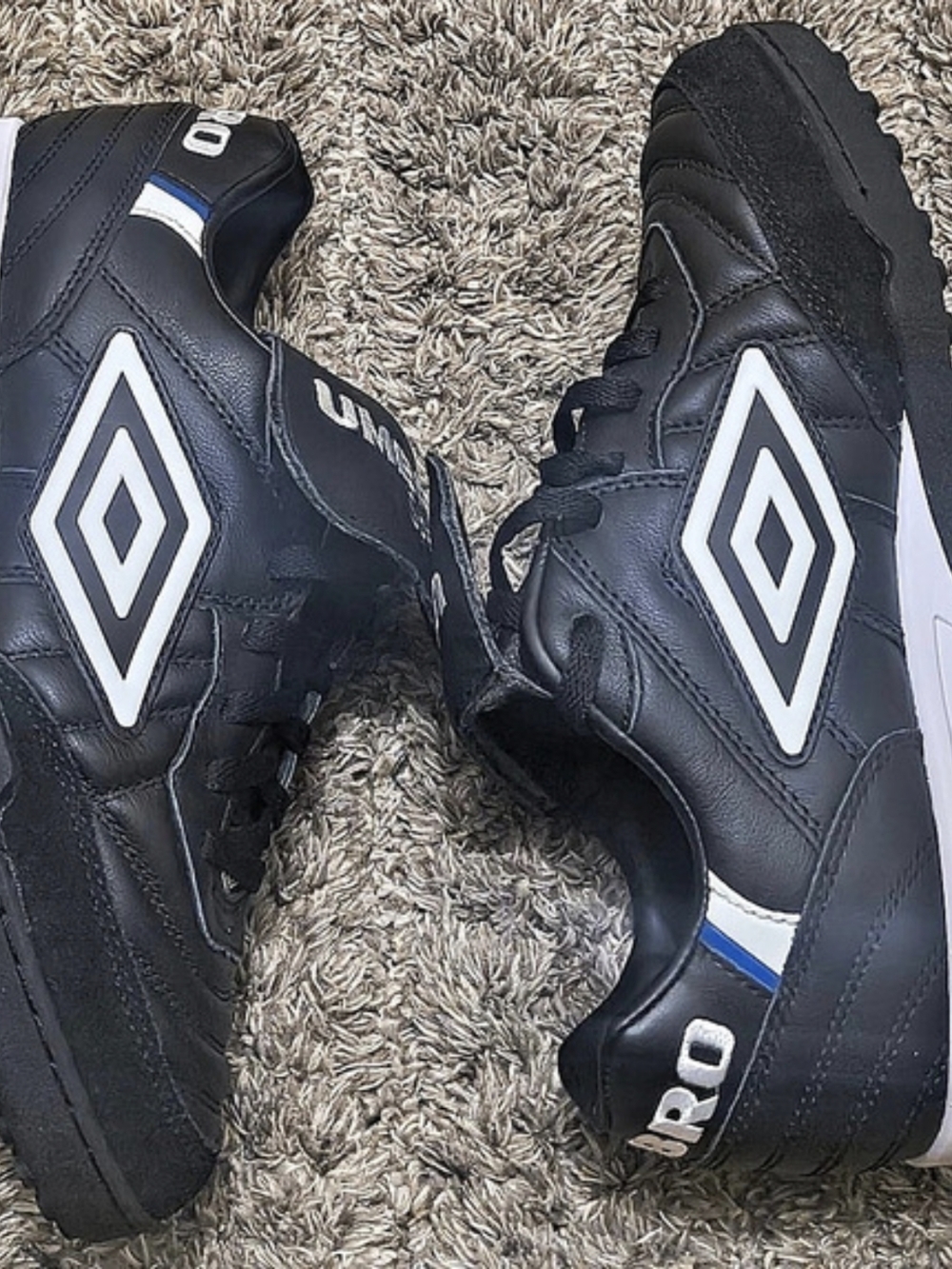 Umbro Speciali Pro TF Soccer Sneakers Black & White US 7.5